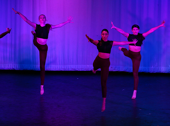 HolidayDance2019216