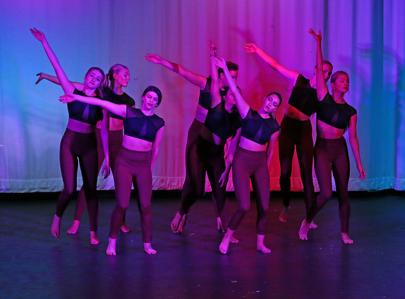 HolidayDance2019222