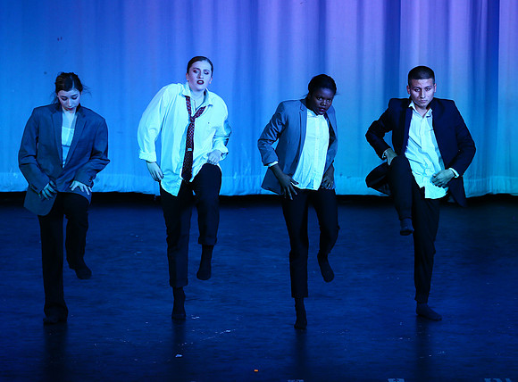 HolidayDance2019230