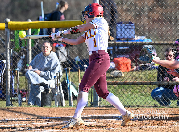 BullSoftball01037