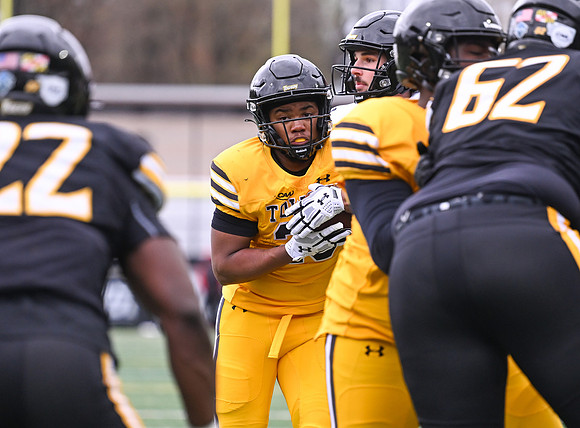 TowsonFB09617