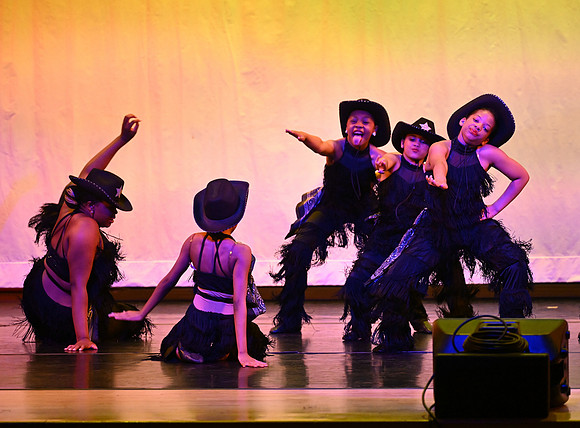 OMHSDance-00550