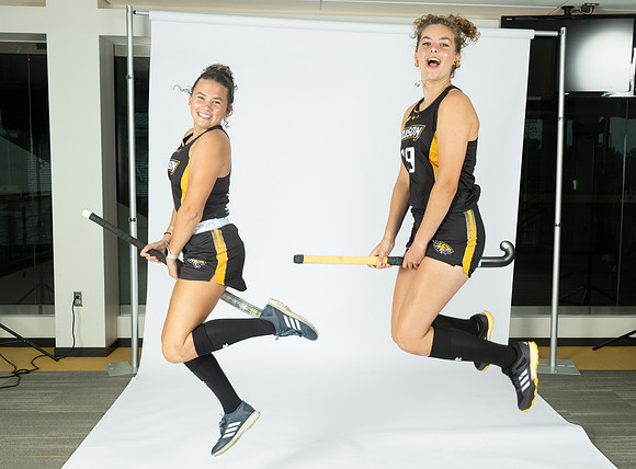 TU-FieldHockeyl-00460