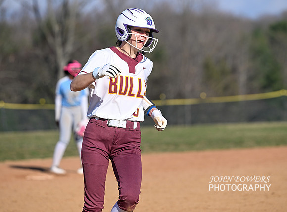 BullSoftball01056