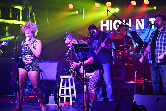 HighandTight-01454